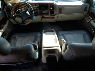 2002 Chevrolet Tahoe LT with VIN 1GNEC13Z92R313048, listed as a Copart auction lot 43463735 with 253,155 mi miles and Salvage Title. Bid and sale history available at carsss.com. Image 8.