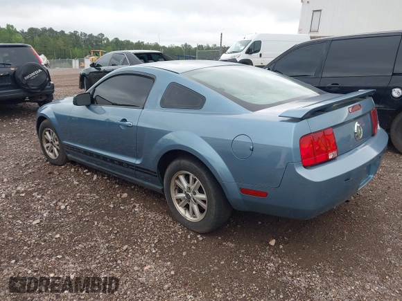 2006 Ford Mustang Standard with VIN 1ZVFT80N965128130, listed as a IAAI auction lot 41985938 with 203,035 mi miles. Bid and sale history available at carsss.com. Image 3.