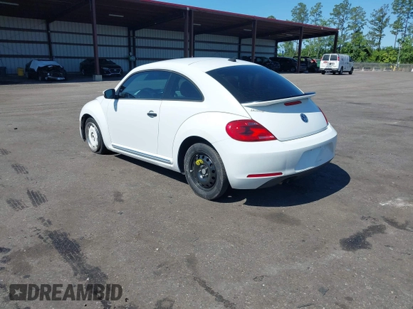 2015 Volkswagen Beetle Fleet Edition z VIN 3VWF17AT0FM655321, wystawiony jako IAAI lot #42386548 z przebiegiem 120 215 mil mil oraz . Historia ofert i sprzedaży dostępna na DreamBid. Obrazek 3.