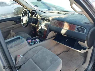 2007 Chevrolet Suburban LS with VIN 1GNFC16037J337224, listed as a IAAI auction lot 41297347 with 256,162 mi miles. Bid and sale history available at carsss.com. Image 5.