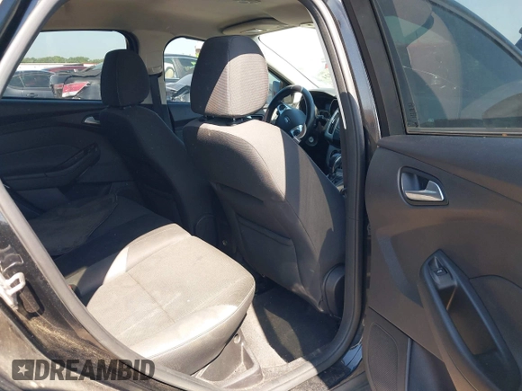 2014 Ford Focus SE with VIN 1FADP3K29EL273107, listed as a IAAI auction lot 42083524 with 140,834 mi miles. Bid and sale history available at carsss.com. Image 8.