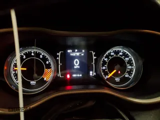 2014 Jeep Cherokee Latitude z VIN 1C4PJMCS0EW298425, wystawiony jako Copart lot #52101845 z przebiegiem 156 118 mil mil oraz Nie do naprawy • Non repairable. Historia ofert i sprzedaży dostępna na DreamBid. Obrazek 9.