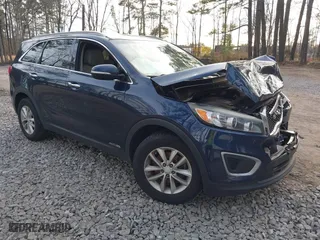 2017 Kia Sorento LX V6 with VIN 5XYPGDA52HG212481, listed as a IAAI auction lot 41596215 with 188,986 mi miles. Bid and sale history available at carsss.com. Image 1.