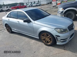 2013 Mercedes-Benz C 300 Sport с VIN WDDGF8AB3DR280578, выставлен на аукционе IAAI как лот 42533883 с пробегом Не указан миль и . История ставок и продаж доступна на DreamBid. Изображение 1.