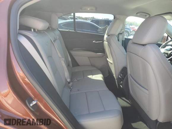 2021 Cadillac XT4 FWD Premium Luxury z VIN 1GYFZCR46MF076066, wystawiony jako Copart lot #47493235 z przebiegiem 21 550 mil mil oraz Nie do naprawy. Historia ofert i sprzedaży dostępna na DreamBid. Obrazek 12.