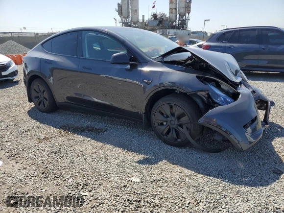 2025 Tesla Model Y Long Range z VIN 7SAYGDED0SF317270, wystawiony jako Copart lot #52387395 z przebiegiem 1 350 mil mil oraz Szkoda całkowita • Salvage title. Historia ofert i sprzedaży dostępna na DreamBid. Obrazek 4.