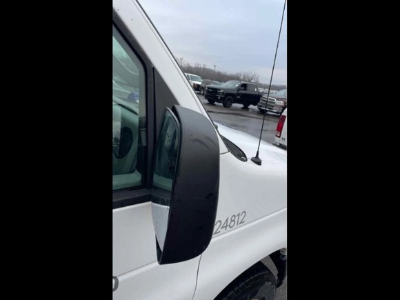 2009 Ford Econoline Cargo z VIN 1FTNE24L19DA84214, wystawiony jako IAAI lot #41970595 z przebiegiem 144 490 mil mil oraz . Historia ofert i sprzedaży dostępna na DreamBid. Obrazek 1.