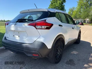2019 Nissan Kicks S with VIN 3N1CP5CUXKL502608, listed as a Copart auction lot 55879725 with 137,400 mi miles and Clean Title. Bid and sale history available at carsss.com. Image 4.