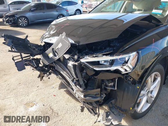 2021 Audi Q3 S line Premium Plus z VIN WA1EECF37M1095208, wystawiony jako IAAI lot #41616320 z przebiegiem 18 341 mil mil oraz . Historia ofert i sprzedaży dostępna na DreamBid. Obrazek 6.