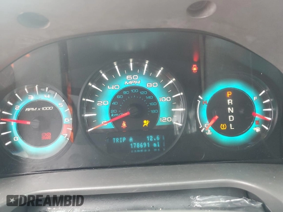 2010 Ford Fusion SE с VIN 3FAHP0HA1AR246574, выставлен на аукционе Copart как лот 61459485 с пробегом 178 691 миль миль и На запчасти • Non repairable. История ставок и продаж доступна на DreamBid. Изображение 9.