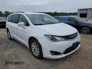 2017 Chrysler Pacifica Touring L with VIN 2C4RC1BG2HR734557, listed as a Copart auction lot 53630065 with 147,955 mi miles and Salvage Title. Bid and sale history available at DreamBid. Image 4.