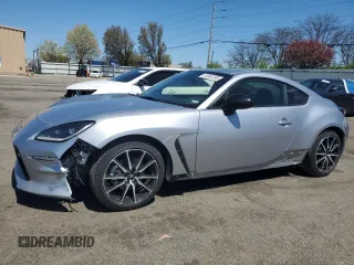 2022 Toyota 86 z VIN JF1ZNBC19N8755722, wystawiony jako Copart lot #53042205 z przebiegiem 63 350 mil mil oraz Szkoda całkowita • Salvage title. Historia ofert i sprzedaży dostępna na DreamBid. Obrazek 1.