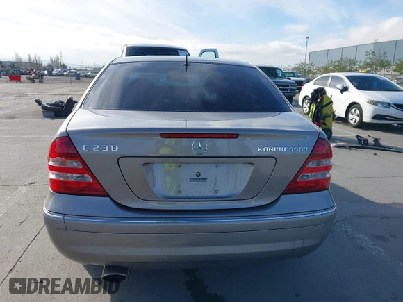 2005 Mercedes-Benz C 230 Kompressor with VIN WDBRF40J25A774109, listed as a IAAI auction lot 42010040 with 39,511 mi miles and . Bid and sale history available at DreamBid. Image 17.