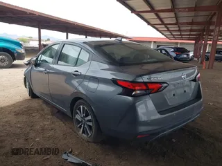 2021 Nissan Versa SV z VIN 3N1CN8EV4ML862408, wystawiony jako IAAI lot #42233052 z przebiegiem 80 435 mil mil oraz . Historia ofert i sprzedaży dostępna na DreamBid. Obrazek 3.