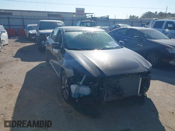 2019 Nissan Altima SL with VIN 1N4BL4EW8KC137862, listed as a IAAI auction lot 41765282 with 54,742 mi miles and . Bid and sale history available at carsss.com. Image 1.