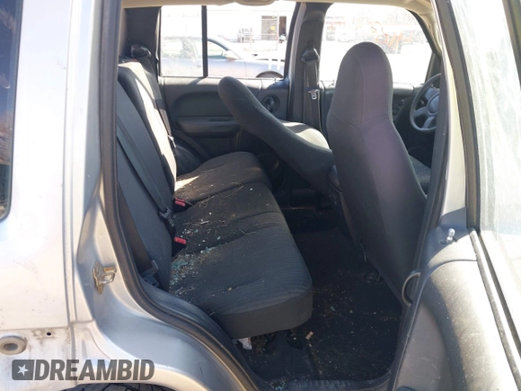 2004 Jeep Liberty Sport with VIN 1J4GL48K84W145318, listed as a IAAI auction lot 41885018 with 174,041 mi miles. Bid and sale history available at carsss.com. Image 8.