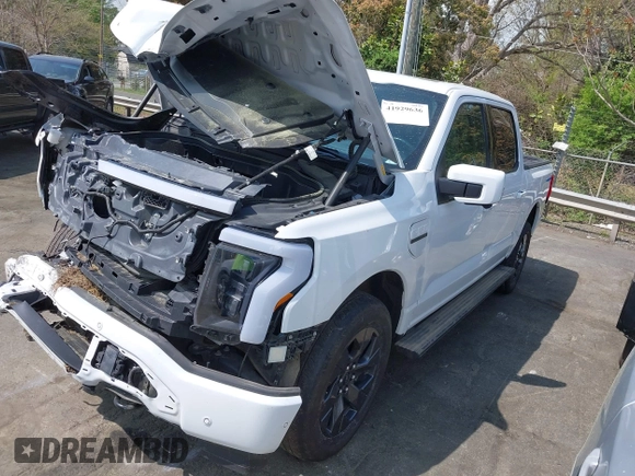 2023 Ford F-150 Lightning Pro z VIN 1FTVW1EV1PWG17610, wystawiony jako IAAI lot #41929636 z przebiegiem 44 428 mil mil oraz . Historia ofert i sprzedaży dostępna na DreamBid. Obrazek 22.
