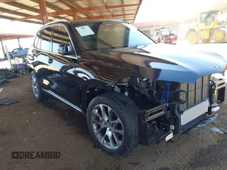 2024 BMW X5 xDrive40i z VIN 5UX23EU01R9W17275, wystawiony jako IAAI lot #42282905 z przebiegiem 16 004 mil mil oraz . Historia ofert i sprzedaży dostępna na DreamBid. Obrazek 1.