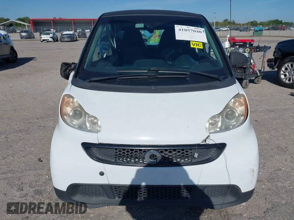 2013 Smart fortwo Pure z VIN WMEEJ3BA5DK619182, wystawiony jako IAAI lot #41857040 z przebiegiem 84 840 mil mil oraz . Historia ofert i sprzedaży dostępna na DreamBid. Obrazek 13.
