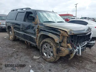 2005 Chevrolet Suburban LS z VIN 3GNEC16Z25G223448, wystawiony jako IAAI lot #42341426 z przebiegiem 215 276 mil mil oraz . Historia ofert i sprzedaży dostępna na DreamBid. Obrazek 1.