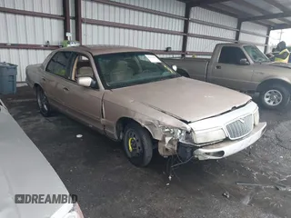 1997 Mercury Grand Marquis GS z VIN 2MELM74W2VX687451, wystawiony jako IAAI lot #41654382 z przebiegiem 163 038 mil mil oraz . Historia ofert i sprzedaży dostępna na DreamBid. Obrazek 1.