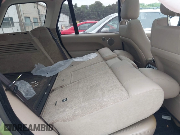 2017 Land Rover Range Rover z VIN SALGR2FV1HA347483, wystawiony jako IAAI lot #42501738 z przebiegiem 90 382 mil mil oraz . Historia ofert i sprzedaży dostępna na DreamBid. Obrazek 8.