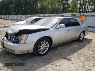 2009 Cadillac DTS 1SA z VIN 1G6KD57Y69U114700, wystawiony jako Copart lot #56007485 z przebiegiem 158 849 mil mil oraz Szkody całkowita. Historia ofert i sprzedaży dostępna na DreamBid. Obrazek 1.