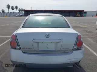 2006 Nissan Altima 2.5 with VIN 1N4AL11D46N438184, listed as a IAAI auction lot 41691180 with 326,541 mi miles. Bid and sale history available at carsss.com. Image 17.
