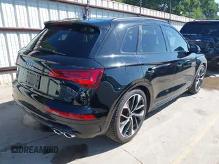 2021 Audi SQ5 Premium Plus z VIN WA1B4AFY1M2001646, wystawiony jako IAAI lot #42227378 z przebiegiem 48 525 mil mil oraz . Historia ofert i sprzedaży dostępna na DreamBid. Obrazek 4.