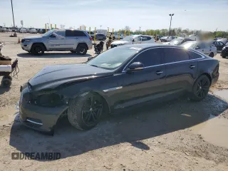 2013 Jaguar XJ Portfolio z VIN SAJWA2GB8DLV41491, wystawiony jako Copart lot #53971305 z przebiegiem 105 888 mil mil oraz Szkoda całkowita • Salvage title. Historia ofert i sprzedaży dostępna na DreamBid. Obrazek 1.