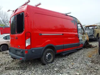 2016 Ford Transit Cargo z VIN 1FTYR2CG4GKB43643, wystawiony jako IAAI lot #41801467 z przebiegiem Nie podano mil oraz . Historia ofert i sprzedaży dostępna na DreamBid. Obrazek 4.