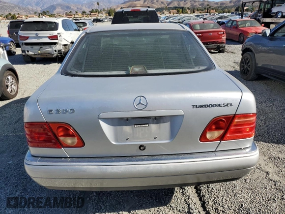 1998 Mercedes-Benz E 320 with VIN WDBJF25F9WA697018, listed as a Copart auction lot 87567315 with 107,255 mi miles and Clean Title. Bid and sale history available at DreamBid. Image 6.