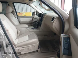 2007 Ford Explorer XLT with VIN 1FMEU63EX7UA78434, listed as a IAAI auction lot 41957330 with 166,909 mi miles. Bid and sale history available at carsss.com. Image 5.