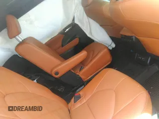 2023 Toyota Highlander L z VIN 5TDKDRAH7PS047667, wystawiony jako IAAI lot #42346321 z przebiegiem 24 917 mil mil oraz . Historia ofert i sprzedaży dostępna na DreamBid. Obrazek 8.