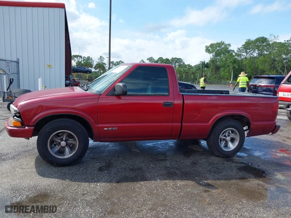 2000 Chevrolet S-10 LS with VIN 1GCCS1444YK167617, listed as a IAAI auction lot 41612272 with 115,900 mi miles. Bid and sale history available at carsss.com. Image 14.