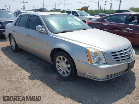 2008 Cadillac DTS 1SA z VIN 1G6KD57Y38U161178, wystawiony jako IAAI lot #42333039 z przebiegiem 116 469 mil mil oraz . Historia ofert i sprzedaży dostępna na DreamBid. Obrazek 1.