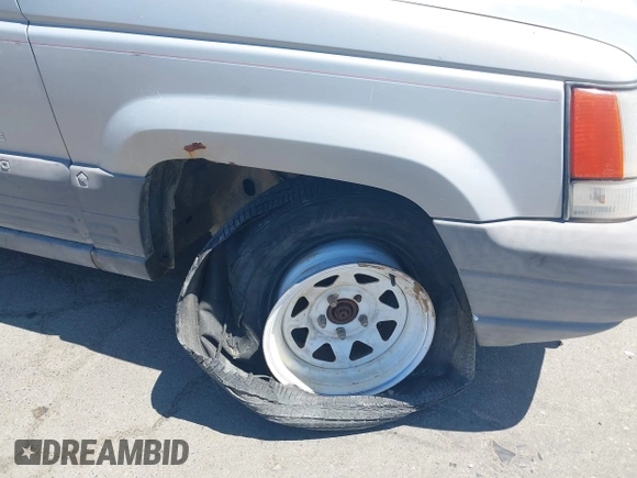 1997 Jeep Grand Cherokee Laredo z VIN 1J4GZ58S4VC720943, wystawiony jako IAAI lot #42648807 z przebiegiem 231 203 mil mil oraz . Historia ofert i sprzedaży dostępna na DreamBid. Obrazek 6.