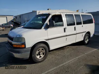2005 Chevrolet Express Passenger z VIN 1GNFG15T051173153, wystawiony jako Copart lot #55385315 z przebiegiem 221 174 mil mil oraz Czysty tytuł • Clean title. Historia ofert i sprzedaży dostępna na DreamBid. Obrazek 1.