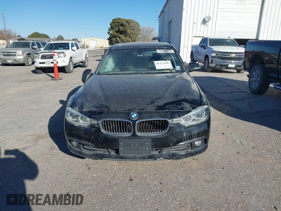 2018 BMW 3 Series 320i xDrive z VIN WBA8A3C52JA494542, wystawiony jako IAAI lot #41371426 z przebiegiem Nie podano mil oraz . Historia ofert i sprzedaży dostępna na DreamBid. Obrazek 12.