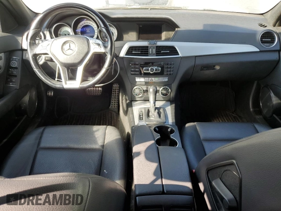 2013 Mercedes-Benz C 300 Sport с VIN WDDGF8AB8DR297960, выставлен на аукционе Copart как лот 61565455 с пробегом 72 818 миль миль и Списание • Salvage title. История ставок и продаж доступна на DreamBid. Изображение 8.