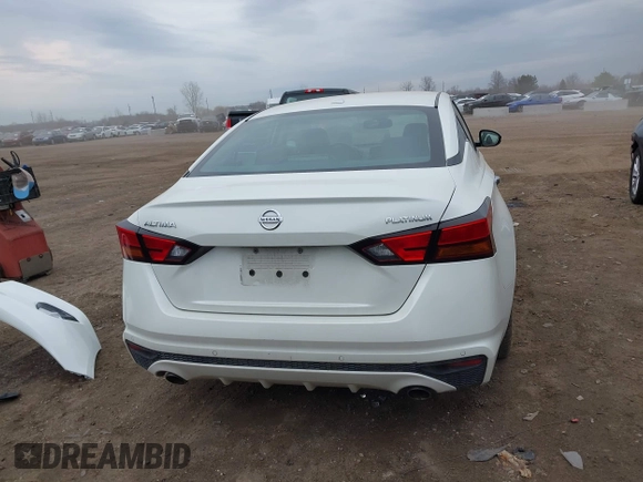 2019 Nissan Altima 2.5 Platinum with VIN 1N4BL4FV9KC112037, listed as a IAAI auction lot 41912037 with 88,484 mi miles. Bid and sale history available at carsss.com. Image 17.