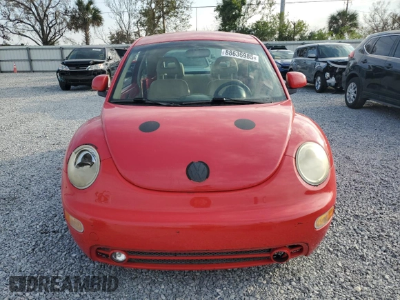 1999 Volkswagen Beetle GLS z VIN 3VWCA21C6XM459729, wystawiony jako Copart lot #88636985 z przebiegiem 63 666 mil mil oraz Czysty tytuł • Clean title. Historia ofert i sprzedaży dostępna na DreamBid. Obrazek 5.