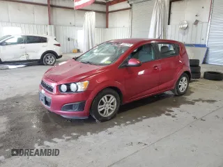 2012 Chevrolet Sonic LS z VIN 1G1JA6SH2C4122372, wystawiony jako Copart lot #49577375 z przebiegiem 208 661 mil mil oraz Szkoda całkowita • Salvage title. Historia ofert i sprzedaży dostępna na DreamBid. Obrazek 1.