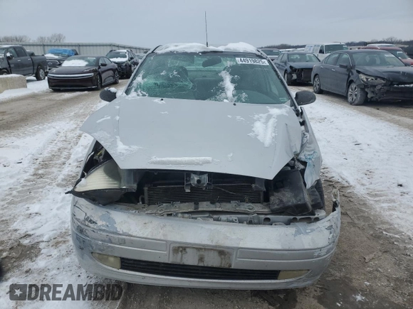 2001 Ford Focus SE with VIN 1FAFP34311W117795, listed as a Copart auction lot 44919825 with 198,412 mi miles and Salvage Title. Bid and sale history available at carsss.com. Image 5.
