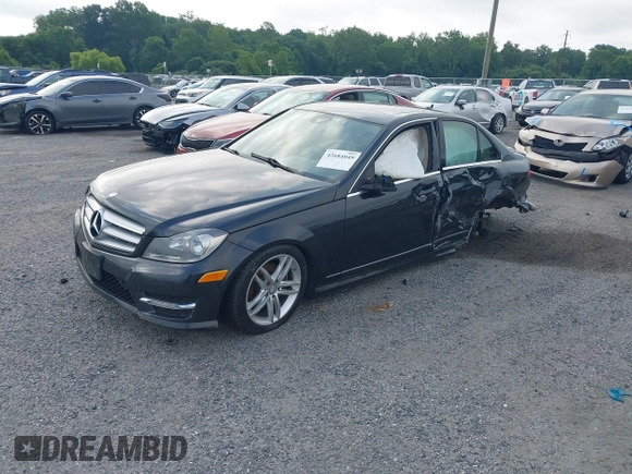2012 Mercedes-Benz C 300 Sport z VIN WDDGF8BB1CA717117, wystawiony jako IAAI lot #42684049 z przebiegiem 184 128 mil mil oraz . Historia ofert i sprzedaży dostępna na DreamBid. Obrazek 17.