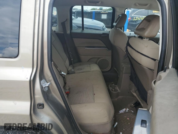 2007 Jeep Patriot Sport z VIN 1J8FF28W07D297912, wystawiony jako Copart lot #57045335 z przebiegiem 286 621 mil mil oraz Szkoda całkowita • Salvage title. Historia ofert i sprzedaży dostępna na DreamBid. Obrazek 10.