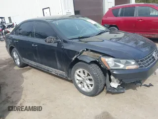 2017 Volkswagen Passat S z VIN 1VWAT7A39HC019215, wystawiony jako IAAI lot #41814217 z przebiegiem 187 038 mil mil oraz . Historia ofert i sprzedaży dostępna na DreamBid. Obrazek 1.