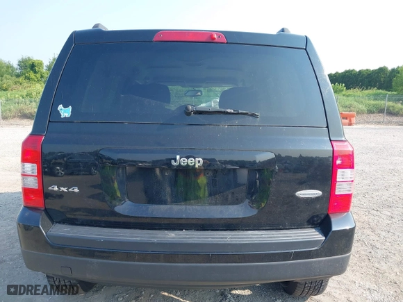 2016 Jeep Patriot Latitude with VIN 1C4NJRFB6GD782341, listed as a IAAI auction lot 40002664 with 83,054 mi miles. Bid and sale history available at carsss.com. Image 17.