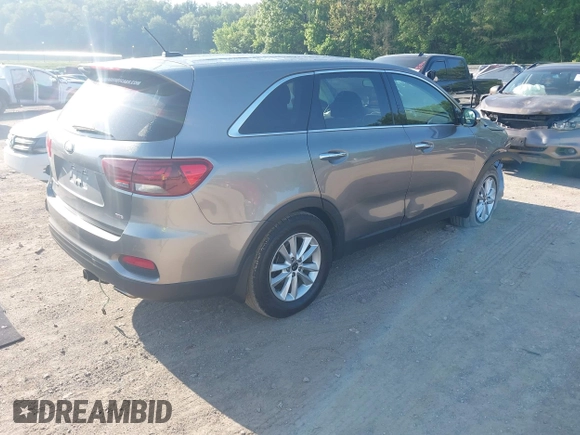 2019 Kia Sorento L z VIN 5XYPG4A38KG506389, wystawiony jako IAAI lot #42114952 z przebiegiem 64 333 mil mil oraz . Historia ofert i sprzedaży dostępna na DreamBid. Obrazek 4.