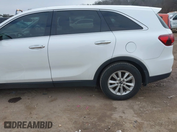 2020 Kia Sorento LX with VIN 5XYPG4A39LG642824, listed as a IAAI auction lot 41358841 with 111,391 mi miles. Bid and sale history available at carsss.com. Image 6.